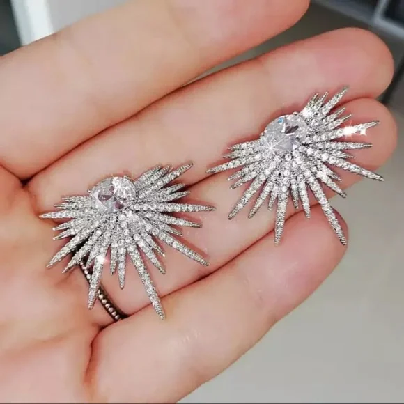 New Women’s Beautiful Diamond Earrings New - Picture 3 of 5